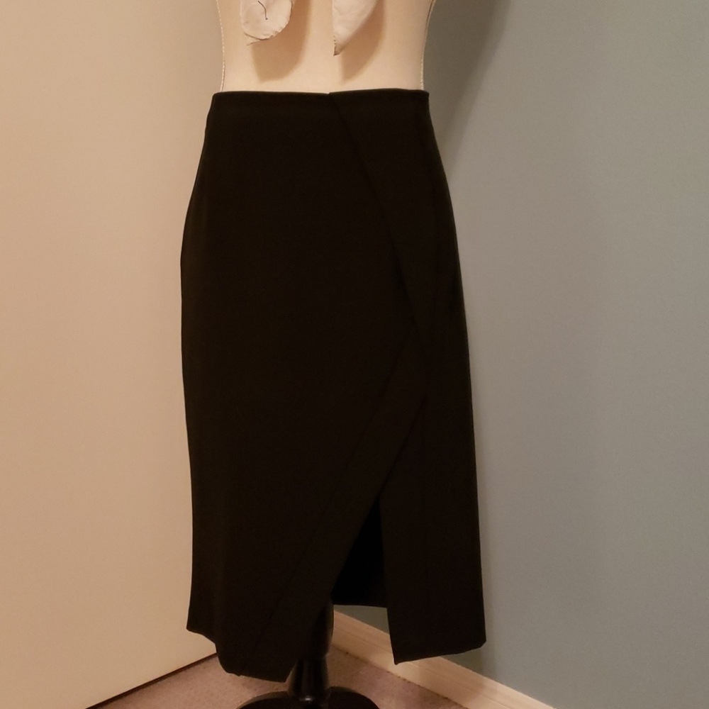 Classic black skirt from Zara